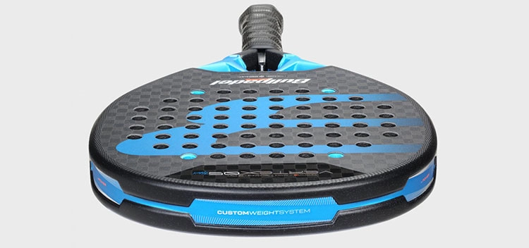 Ракетка Bullpadel Vertex Hybrid 05 26 с карбоновой поверхностью в магазине kortmag.ru