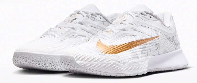 Мужские кроссовки Nike Court Air Zoom Vapor Pro 3 HC Premium в бело-золотом цвете в магазине Корт