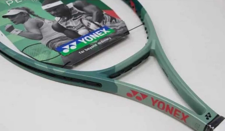 Ракетка Yonex Percept 100L для профессионалов