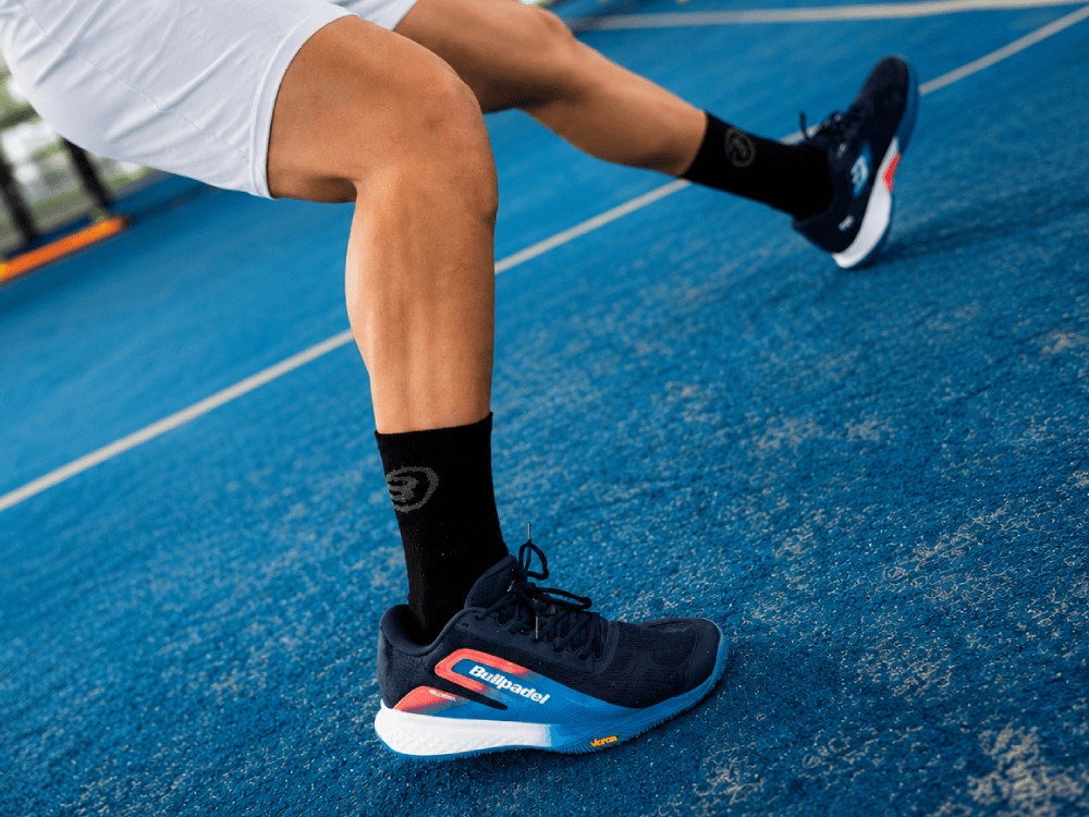 Лёгкие кроссовки Bullpadel Neuron Vibram с подошвой Vibram для падела